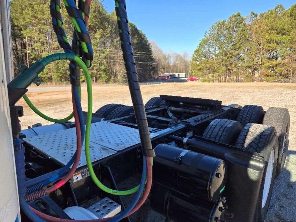 Day Cab Tractor-Heavy Duty Tractors-Freightliner-2019-Cascadia 11364ST-Villa Rica-GA-323,436\n\t\tmiles-$ 45,500 - Image 17