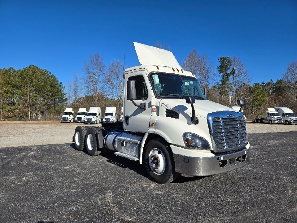 Day Cab Tractor-Heavy Duty Tractors-Freightliner-2019-Cascadia 11364ST-Villa Rica-GA-353,458\n\t\tmiles-$ 44,250 - Image 1