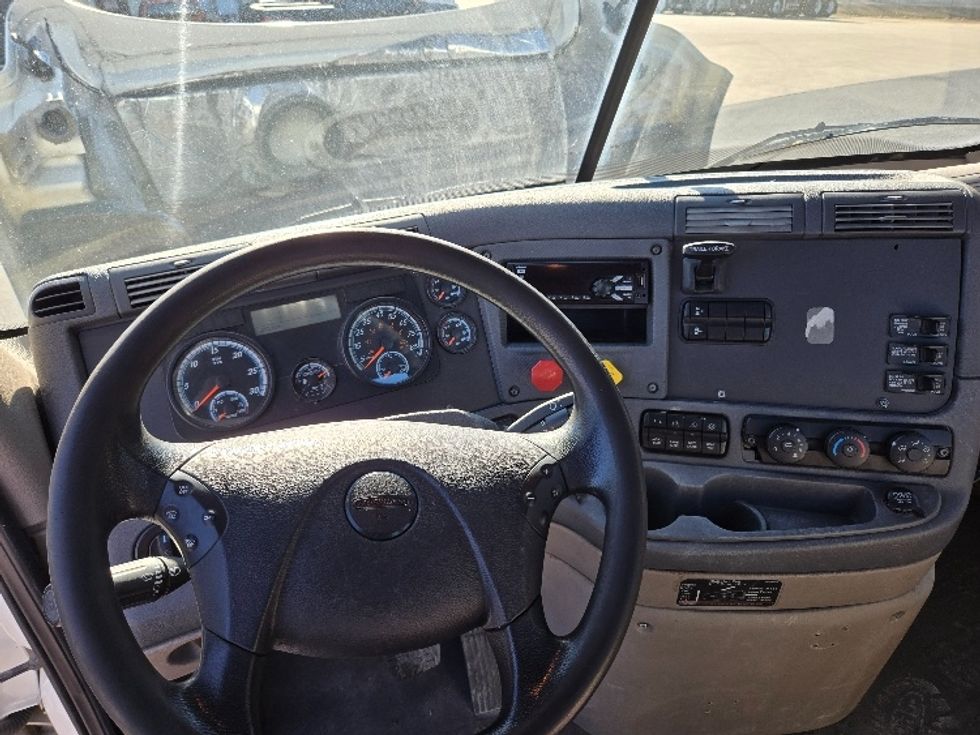 Day Cab Tractor-Heavy Duty Tractors-Freightliner-2019-Cascadia 11364ST-Villa Rica-GA-353,458\n\t\tmiles-$ 44,250 - Image 11