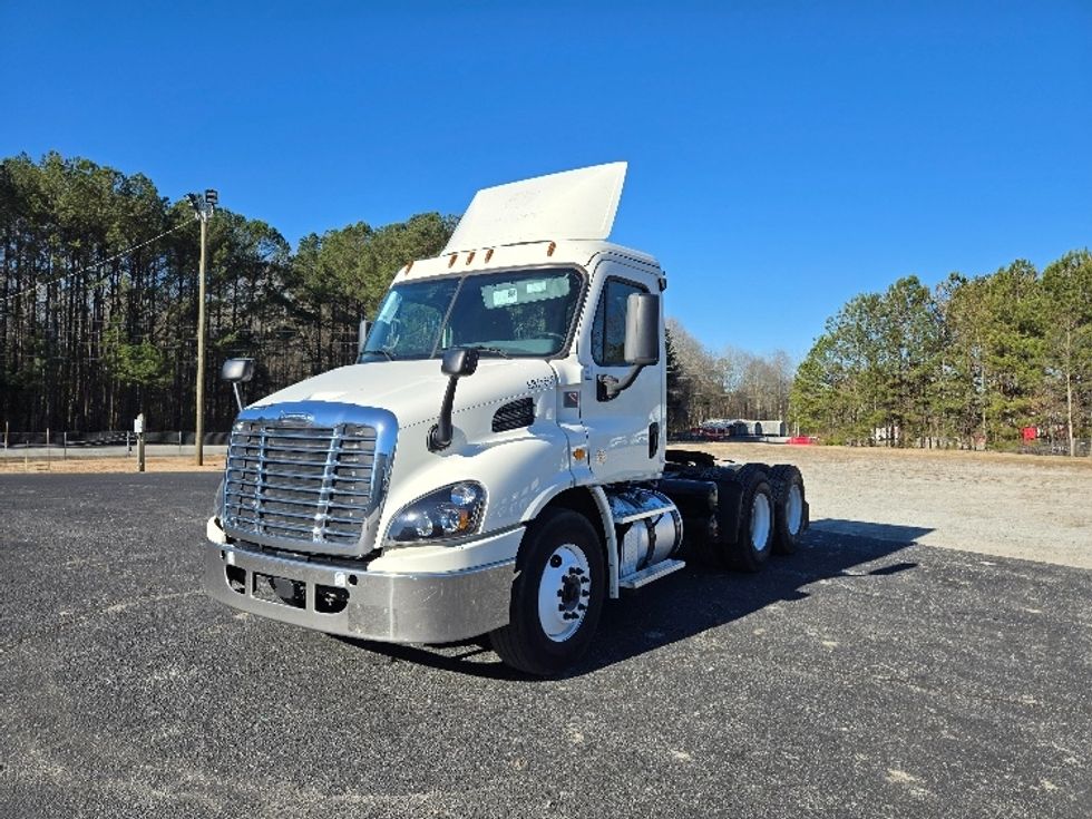 Day Cab Tractor-Heavy Duty Tractors-Freightliner-2019-Cascadia 11364ST-Villa Rica-GA-353,458\n\t\tmiles-$ 44,250 - Image 3