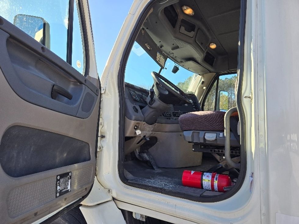 Day Cab Tractor-Heavy Duty Tractors-Freightliner-2019-Cascadia 11364ST-Villa Rica-GA-353,458\n\t\tmiles-$ 44,250 - Image 9