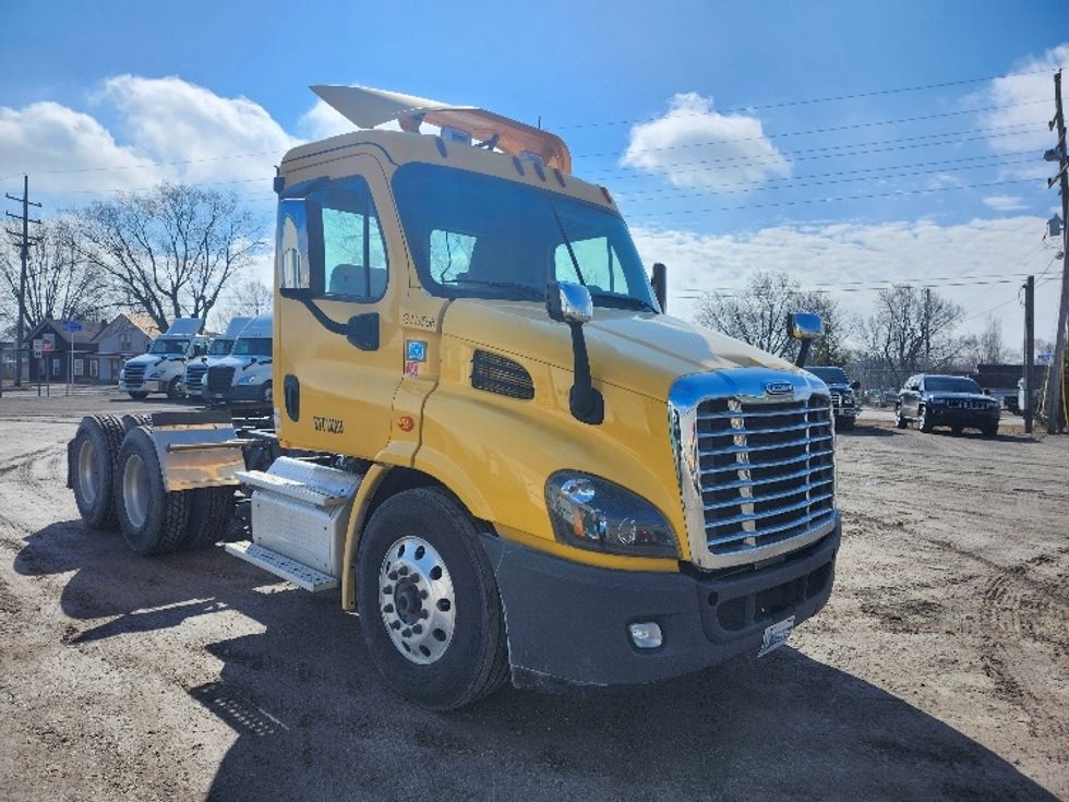 Day Cab Tractor-Heavy Duty Tractors-Freightliner-2019-Cascadia 11364ST-Wabash-IN-520,439\n\t\tmiles-$ 30,750 - Image 1
