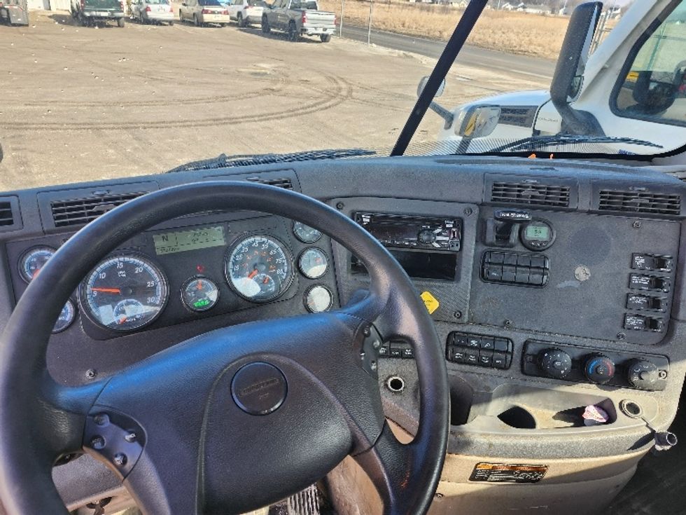 Day Cab Tractor-Heavy Duty Tractors-Freightliner-2019-Cascadia 11364ST-Wabash-IN-520,439\n\t\tmiles-$ 30,750 - Image 11