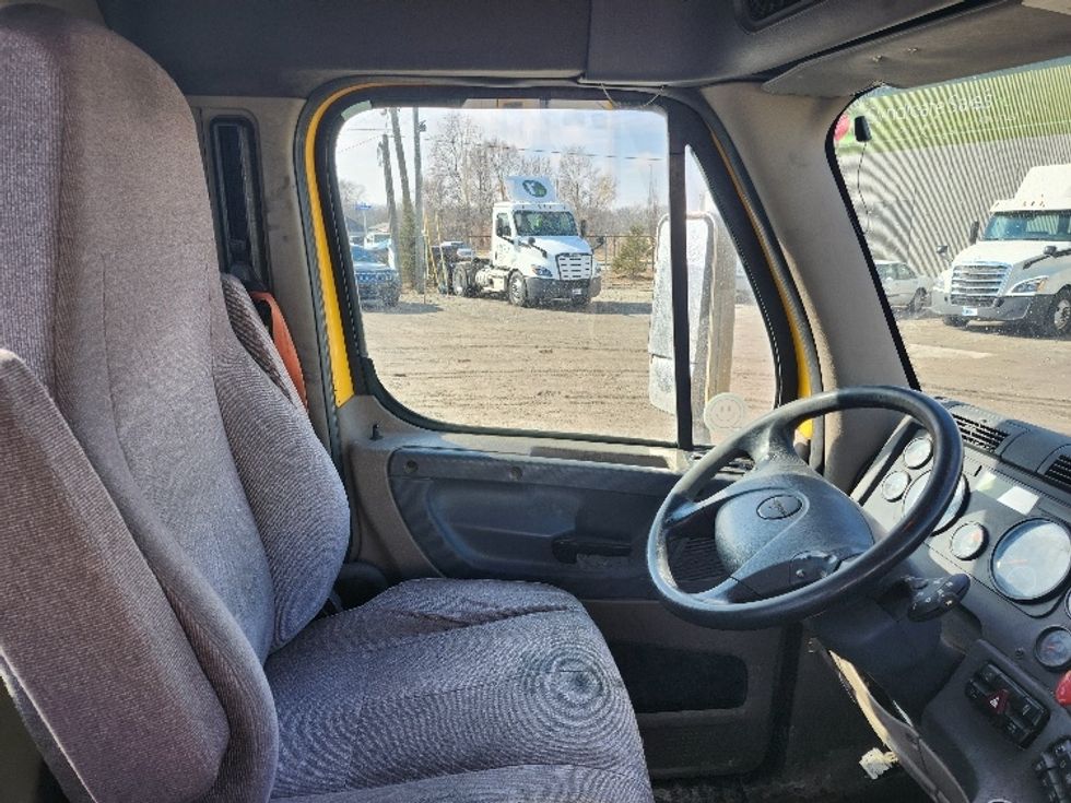 Day Cab Tractor-Heavy Duty Tractors-Freightliner-2019-Cascadia 11364ST-Wabash-IN-520,439\n\t\tmiles-$ 30,750 - Image 14