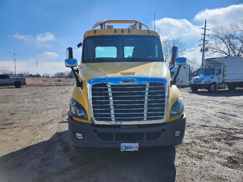 Day Cab Tractor-Heavy Duty Tractors-Freightliner-2019-Cascadia 11364ST-Wabash-IN-520,439\n\t\tmiles-$ 30,750 - Image 2