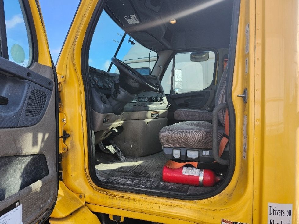 Day Cab Tractor-Heavy Duty Tractors-Freightliner-2019-Cascadia 11364ST-Wabash-IN-520,439\n\t\tmiles-$ 30,750 - Image 9