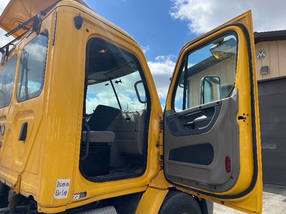Day Cab Tractor-Heavy Duty Tractors-Freightliner-2019-Cascadia 11364ST-Wabash-IN-552,680\n\t\tmiles-$ 27,750 - Image 12