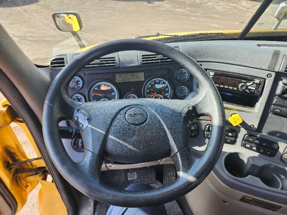 Day Cab Tractor-Heavy Duty Tractors-Freightliner-2019-Cascadia 11364ST-Wabash-IN-572,487\n\t\tmiles-$ 27,250 - Image 11