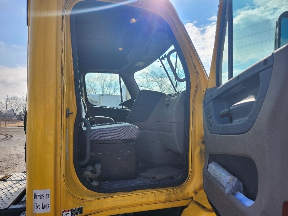 Day Cab Tractor-Heavy Duty Tractors-Freightliner-2019-Cascadia 11364ST-Wabash-IN-572,487\n\t\tmiles-$ 27,250 - Image 12