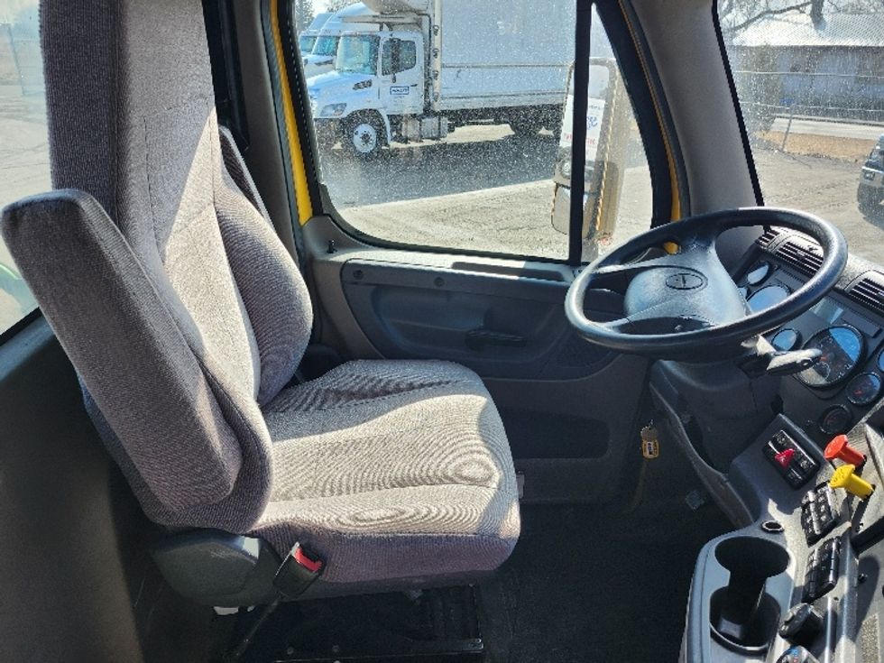 Day Cab Tractor-Heavy Duty Tractors-Freightliner-2019-Cascadia 11364ST-Wabash-IN-572,487\n\t\tmiles-$ 27,250 - Image 14