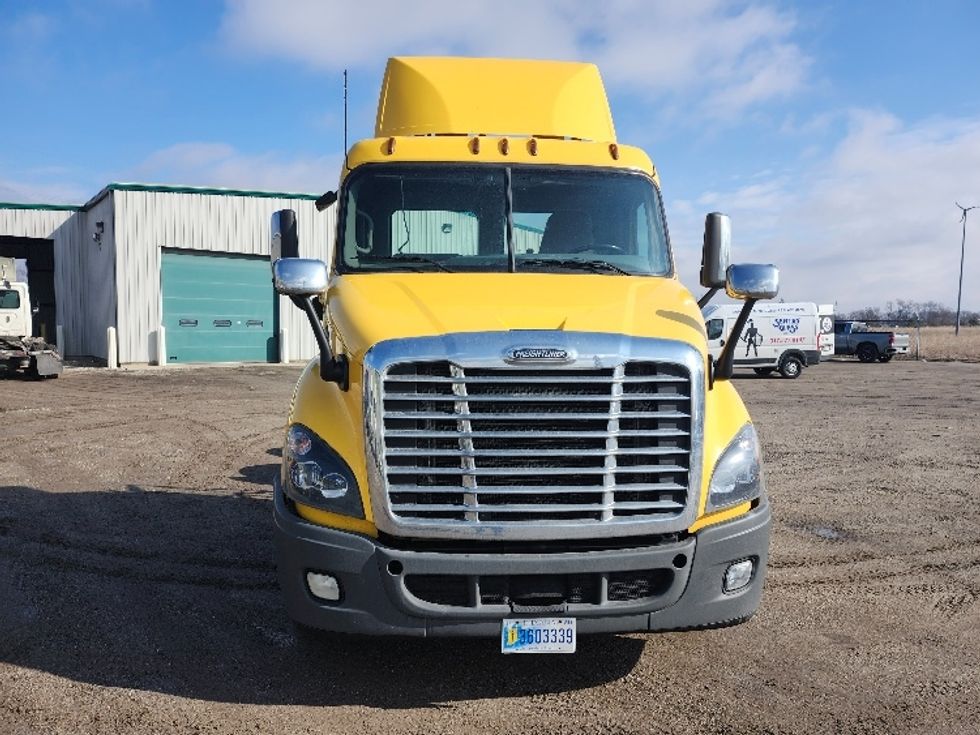 Day Cab Tractor-Heavy Duty Tractors-Freightliner-2019-Cascadia 11364ST-Wabash-IN-572,487\n\t\tmiles-$ 27,250 - Image 2