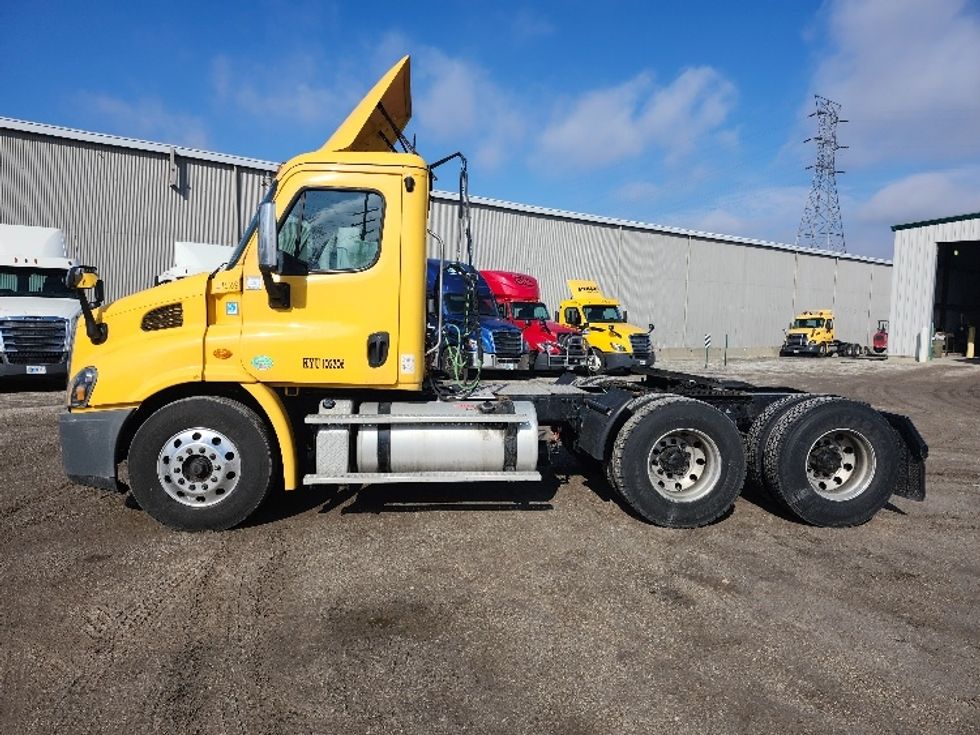 Day Cab Tractor-Heavy Duty Tractors-Freightliner-2019-Cascadia 11364ST-Wabash-IN-572,487\n\t\tmiles-$ 27,250 - Image 4