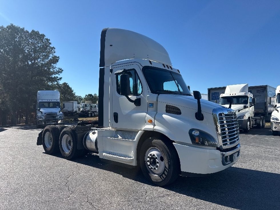 Day Cab Tractor-Heavy Duty Tractors-Freightliner-2019-Cascadia 11364ST-West Columbia-SC-171,449\n\t\tmiles-$ 45,000 - Image 1