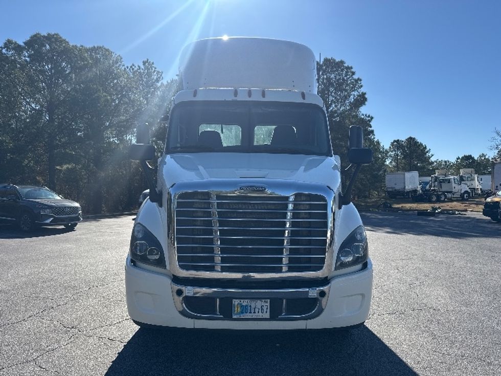 Day Cab Tractor-Heavy Duty Tractors-Freightliner-2019-Cascadia 11364ST-West Columbia-SC-171,449\n\t\tmiles-$ 45,000 - Image 2