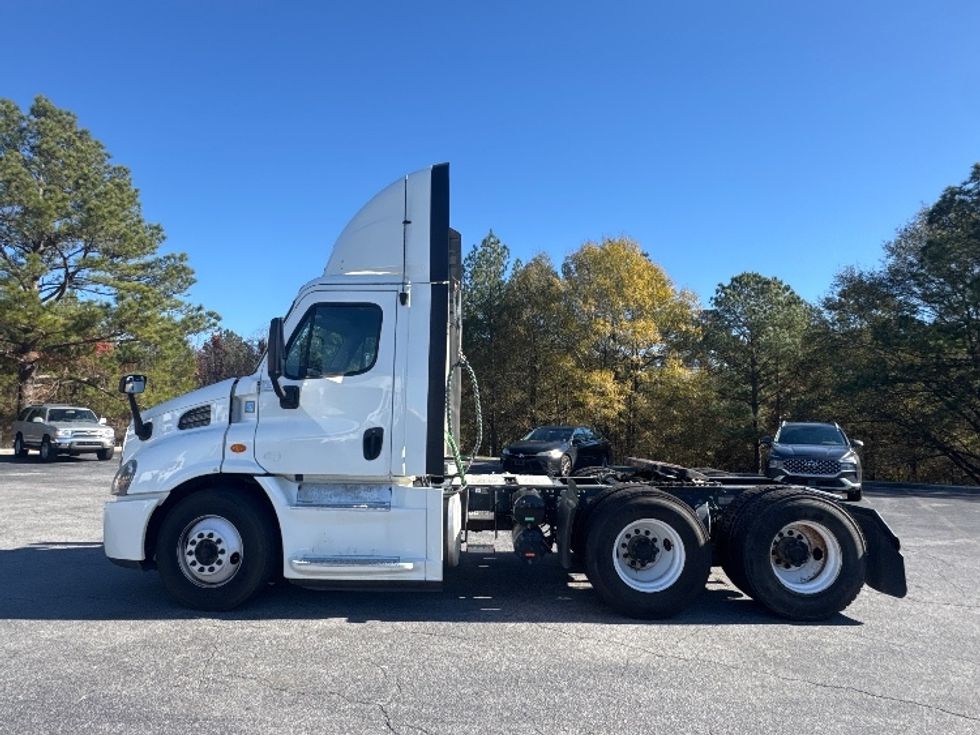 Day Cab Tractor-Heavy Duty Tractors-Freightliner-2019-Cascadia 11364ST-West Columbia-SC-171,449\n\t\tmiles-$ 45,000 - Image 4