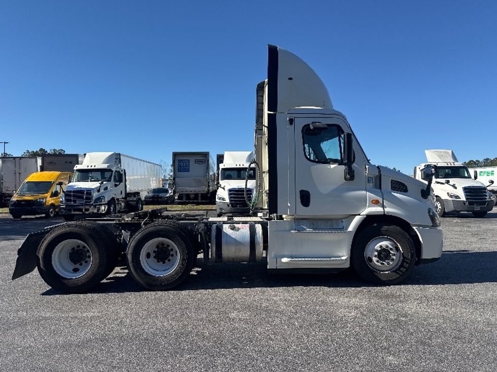 Day Cab Tractor-Heavy Duty Tractors-Freightliner-2019-Cascadia 11364ST-West Columbia-SC-171,449\n\t\tmiles-$ 45,000 - Image 8