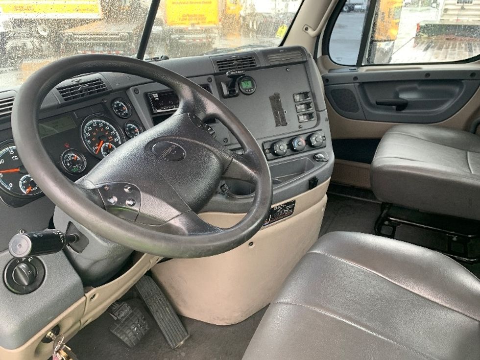 Day Cab Tractor-Heavy Duty Tractors-Freightliner-2019-Cascadia 11364ST-West Sacramento-CA-416,330\n\t\tmiles-$ 47,000 - Image 10