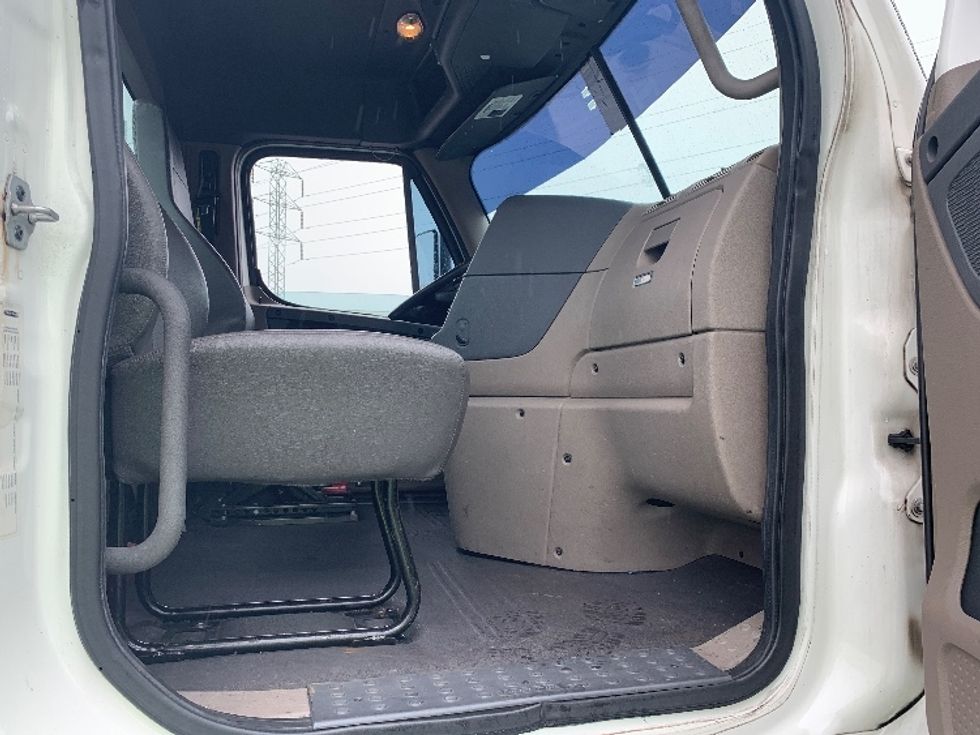 Day Cab Tractor-Heavy Duty Tractors-Freightliner-2019-Cascadia 11364ST-West Sacramento-CA-416,330\n\t\tmiles-$ 47,000 - Image 12