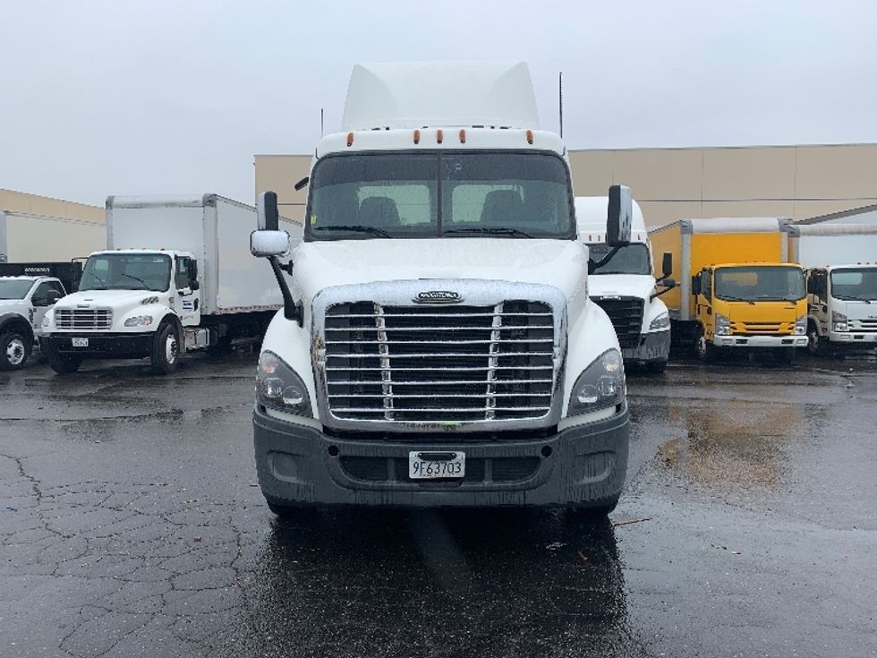 Day Cab Tractor-Heavy Duty Tractors-Freightliner-2019-Cascadia 11364ST-West Sacramento-CA-416,330\n\t\tmiles-$ 47,000 - Image 2