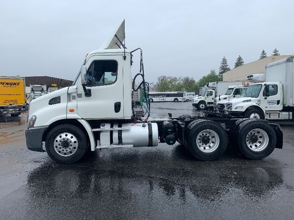 Day Cab Tractor-Heavy Duty Tractors-Freightliner-2019-Cascadia 11364ST-West Sacramento-CA-416,330\n\t\tmiles-$ 47,000 - Image 4