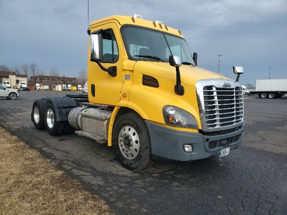 Day Cab Tractor-Heavy Duty Tractors-Freightliner-2019-Cascadia 11364ST-White Deer-PA-428,511\n\t\tmiles-$ 36,000 - Image 1