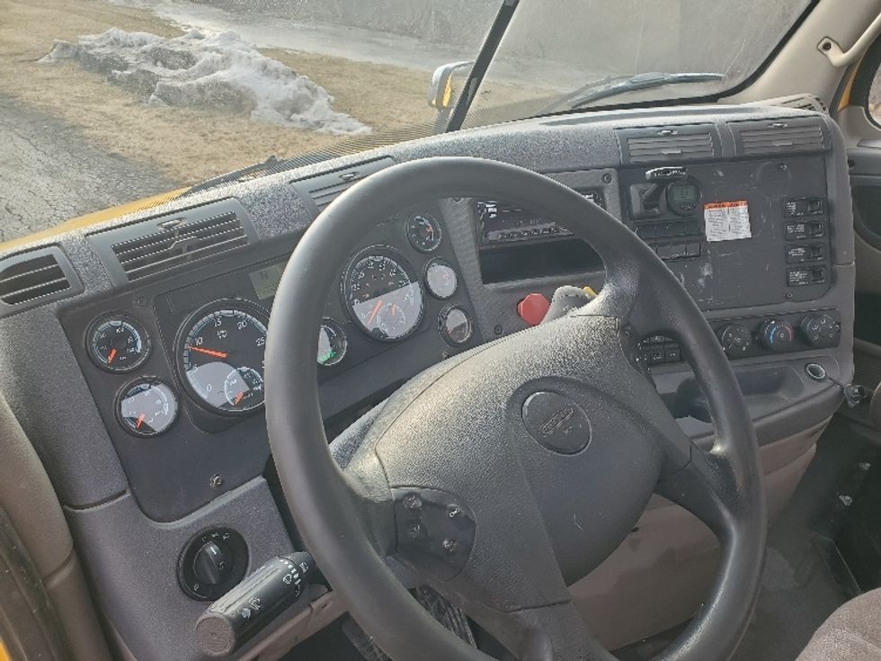 Day Cab Tractor-Heavy Duty Tractors-Freightliner-2019-Cascadia 11364ST-White Deer-PA-428,511\n\t\tmiles-$ 36,000 - Image 10