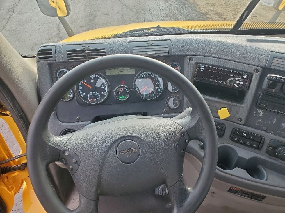 Day Cab Tractor-Heavy Duty Tractors-Freightliner-2019-Cascadia 11364ST-White Deer-PA-428,511\n\t\tmiles-$ 36,000 - Image 11