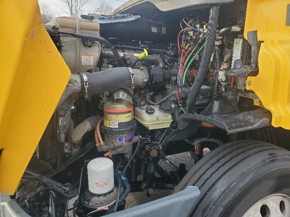 Day Cab Tractor-Heavy Duty Tractors-Freightliner-2019-Cascadia 11364ST-White Deer-PA-428,511\n\t\tmiles-$ 36,000 - Image 16