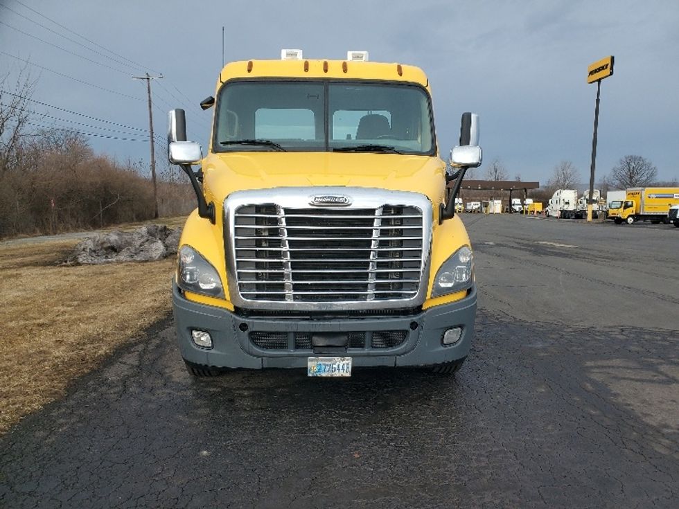 Day Cab Tractor-Heavy Duty Tractors-Freightliner-2019-Cascadia 11364ST-White Deer-PA-428,511\n\t\tmiles-$ 36,000 - Image 2