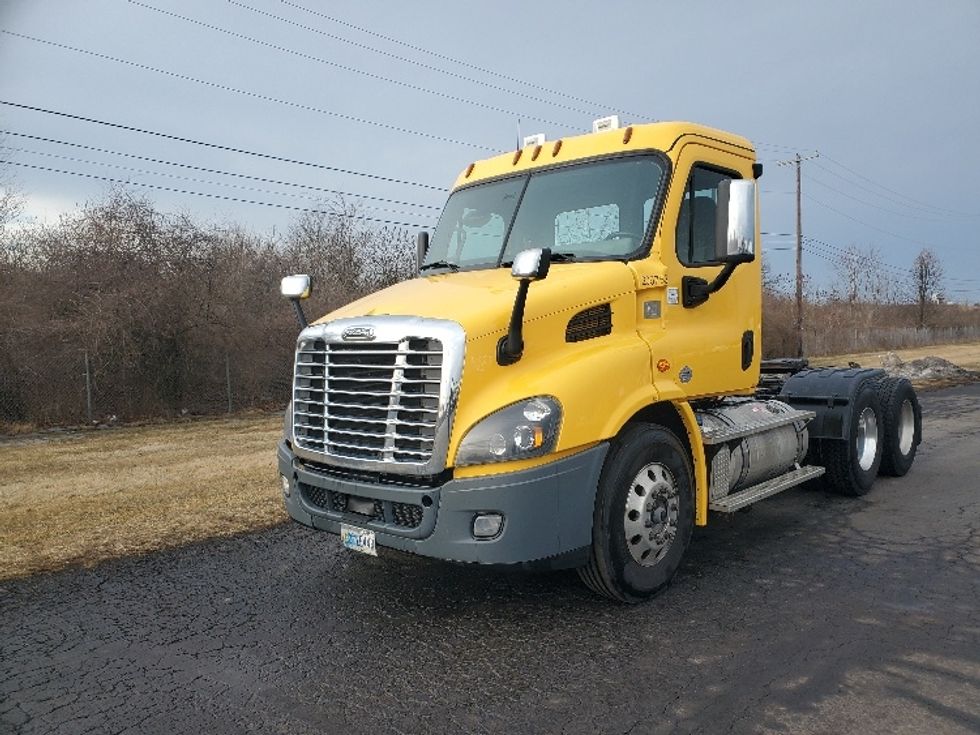 Day Cab Tractor-Heavy Duty Tractors-Freightliner-2019-Cascadia 11364ST-White Deer-PA-428,511\n\t\tmiles-$ 36,000 - Image 3