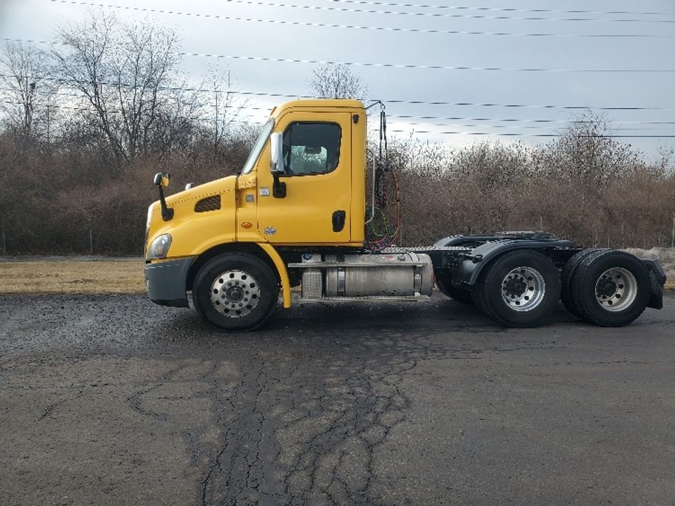 Day Cab Tractor-Heavy Duty Tractors-Freightliner-2019-Cascadia 11364ST-White Deer-PA-428,511\n\t\tmiles-$ 36,000 - Image 4