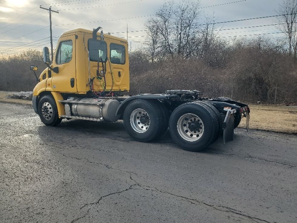 Day Cab Tractor-Heavy Duty Tractors-Freightliner-2019-Cascadia 11364ST-White Deer-PA-428,511\n\t\tmiles-$ 36,000 - Image 5