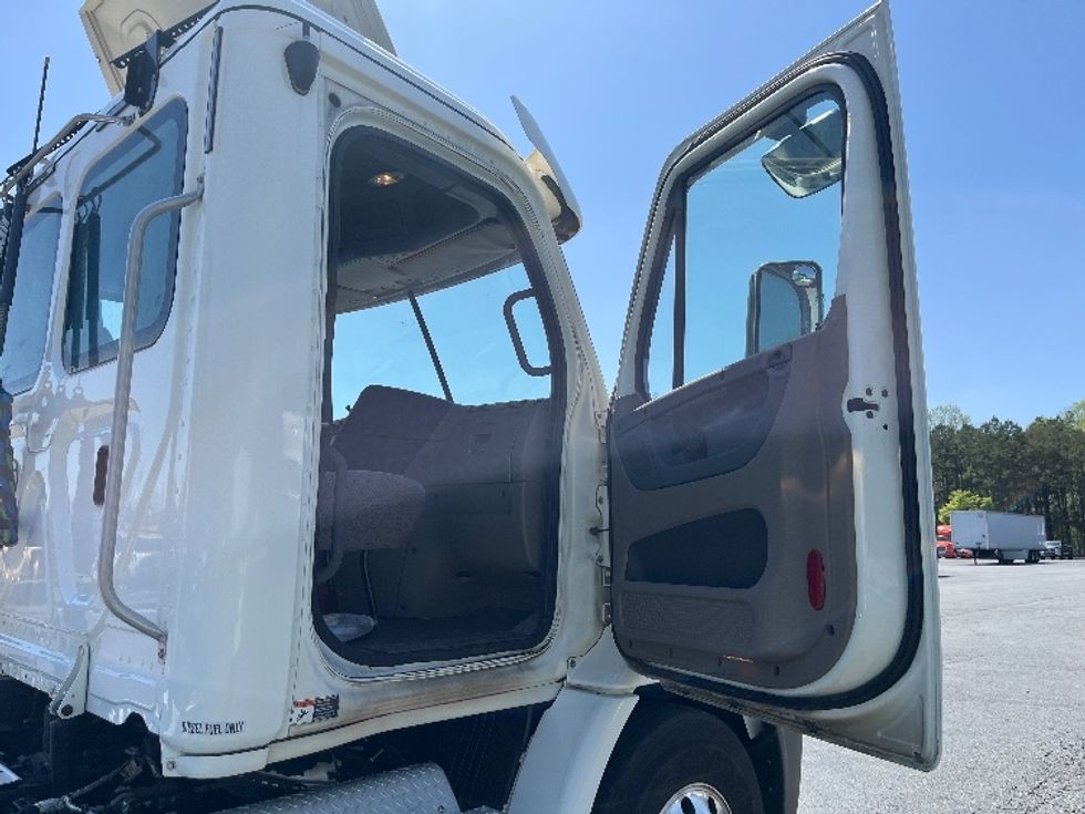 Day Cab Tractor-Heavy Duty Tractors-Freightliner-2019-Cascadia 11364ST-Winston Salem-NC-314,687\n\t\tmiles-$ 46,500 - Image 11