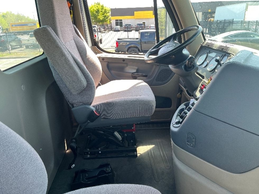 Day Cab Tractor-Heavy Duty Tractors-Freightliner-2019-Cascadia 11364ST-Winston Salem-NC-314,687\n\t\tmiles-$ 46,500 - Image 13