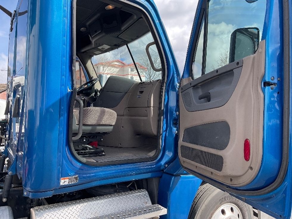 Day Cab Tractor-Heavy Duty Tractors-Freightliner-2019-Cascadia 12542ST-Albuquerque-NM-442,144\n\t\tmiles-$ 28,000 - Image 12