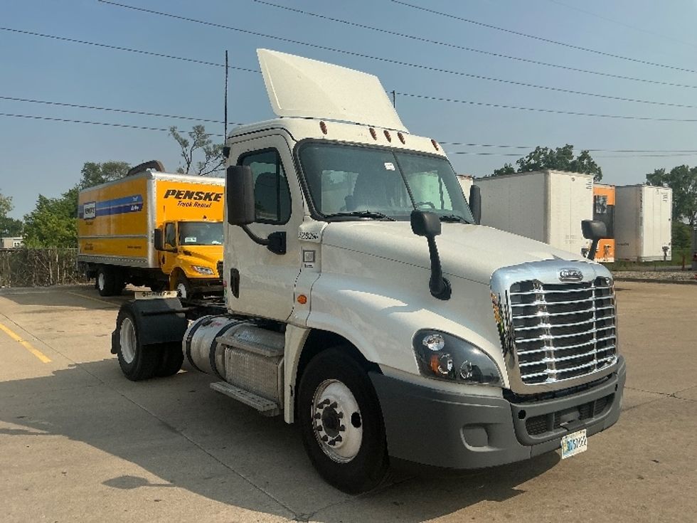 Day Cab Tractor-Heavy Duty Tractors-Freightliner-2019-Cascadia 12542ST-Allen Park-MI-261,061\n\t\tmiles-$ 37,000 - Image 1