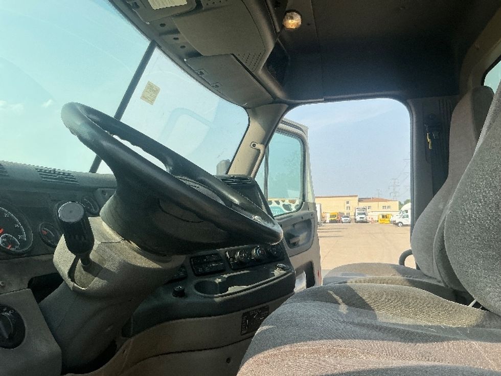 Day Cab Tractor-Heavy Duty Tractors-Freightliner-2019-Cascadia 12542ST-Allen Park-MI-261,061\n\t\tmiles-$ 37,000 - Image 10