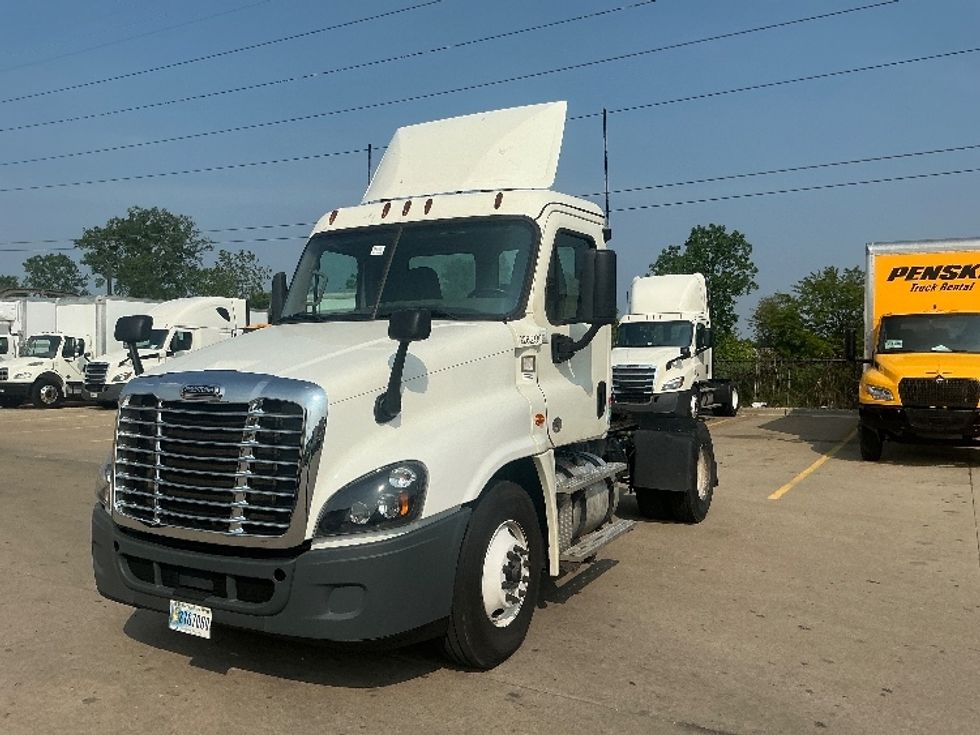 2019 Freightliner Cascadia 125" Sleeper Cab photo 3