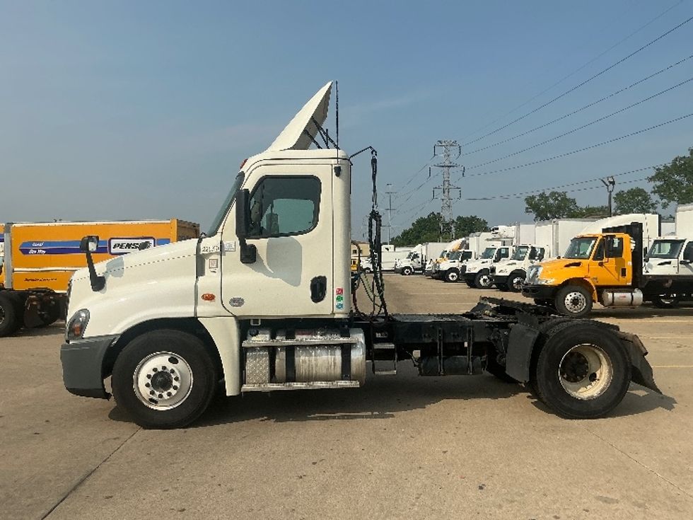 2019 Freightliner Cascadia 125" Sleeper Cab photo 4