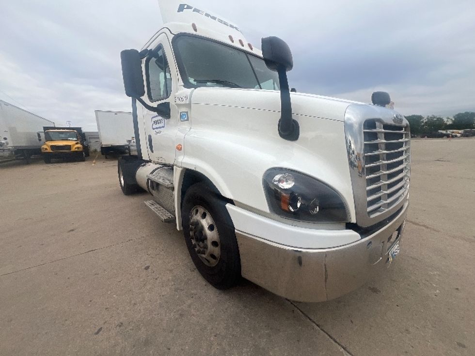 Day Cab Tractor-Heavy Duty Tractors-Freightliner-2019-Cascadia 12542ST-Allen Park-MI-363,975\n\t\tmiles-$ 33,250 - Image 1