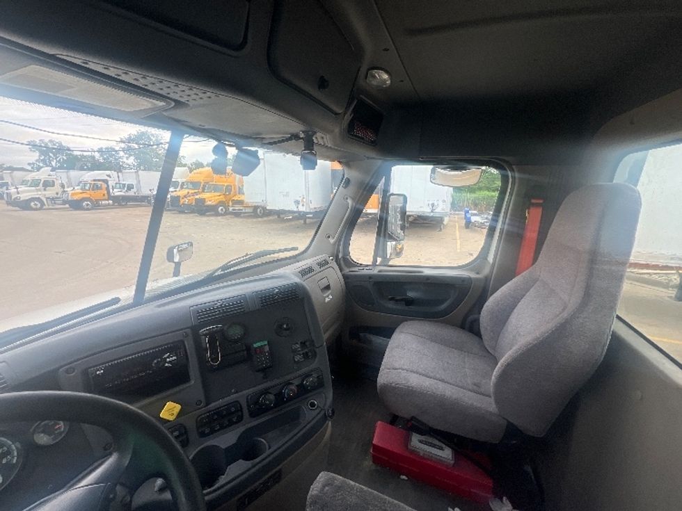 Day Cab Tractor-Heavy Duty Tractors-Freightliner-2019-Cascadia 12542ST-Allen Park-MI-363,975\n\t\tmiles-$ 33,250 - Image 10