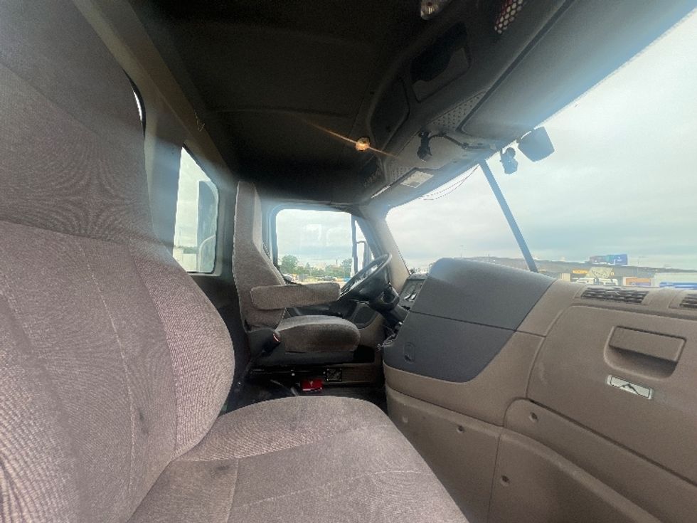 Day Cab Tractor-Heavy Duty Tractors-Freightliner-2019-Cascadia 12542ST-Allen Park-MI-363,975\n\t\tmiles-$ 33,250 - Image 13