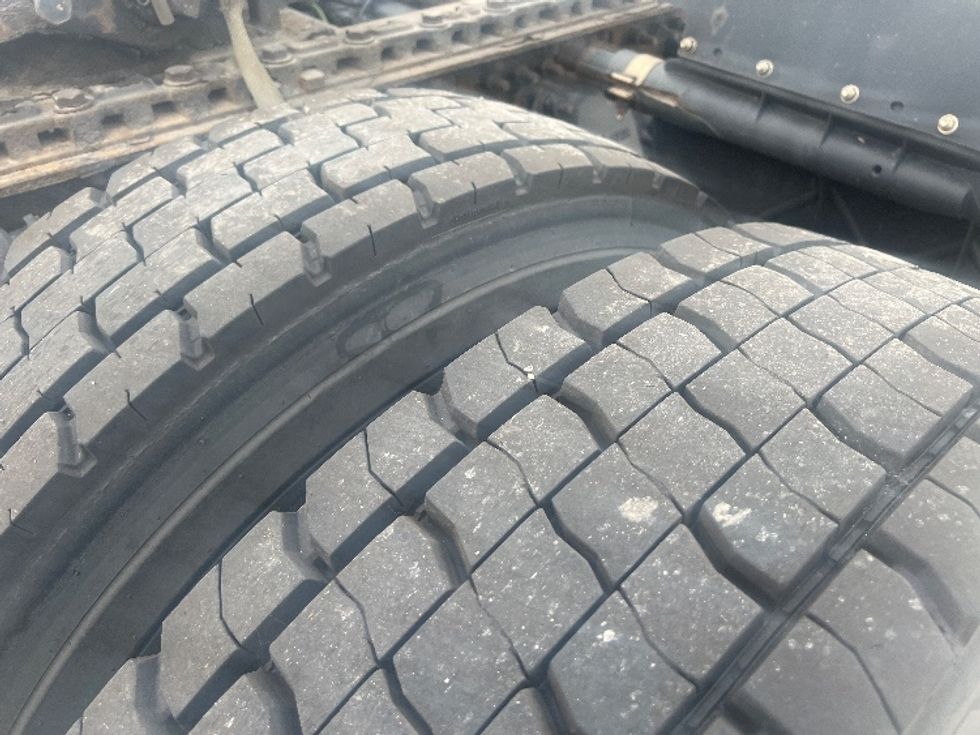 Day Cab Tractor-Heavy Duty Tractors-Freightliner-2019-Cascadia 12542ST-Allen Park-MI-363,975\n\t\tmiles-$ 33,250 - Image 19