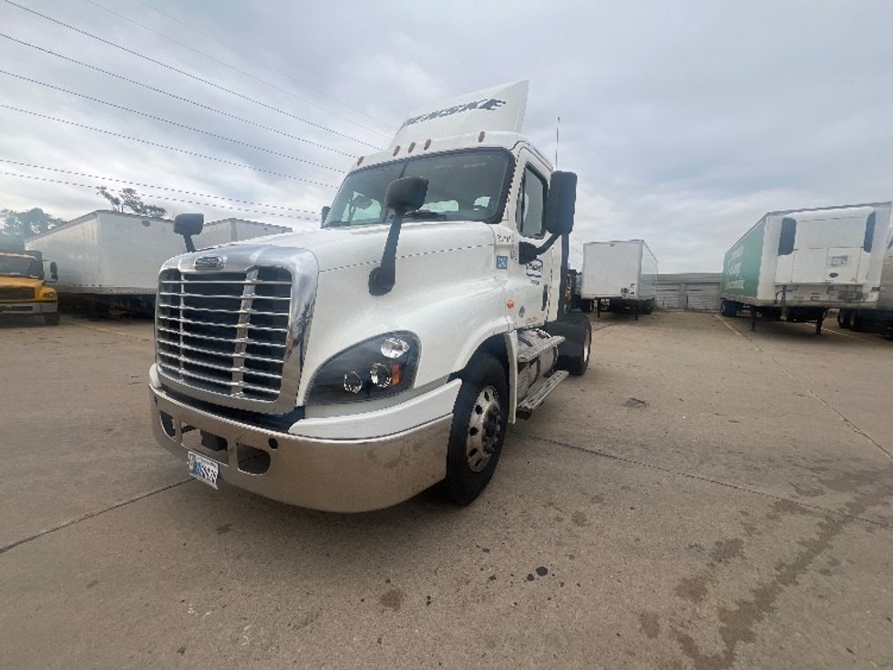 Day Cab Tractor-Heavy Duty Tractors-Freightliner-2019-Cascadia 12542ST-Allen Park-MI-363,975\n\t\tmiles-$ 33,250 - Image 3