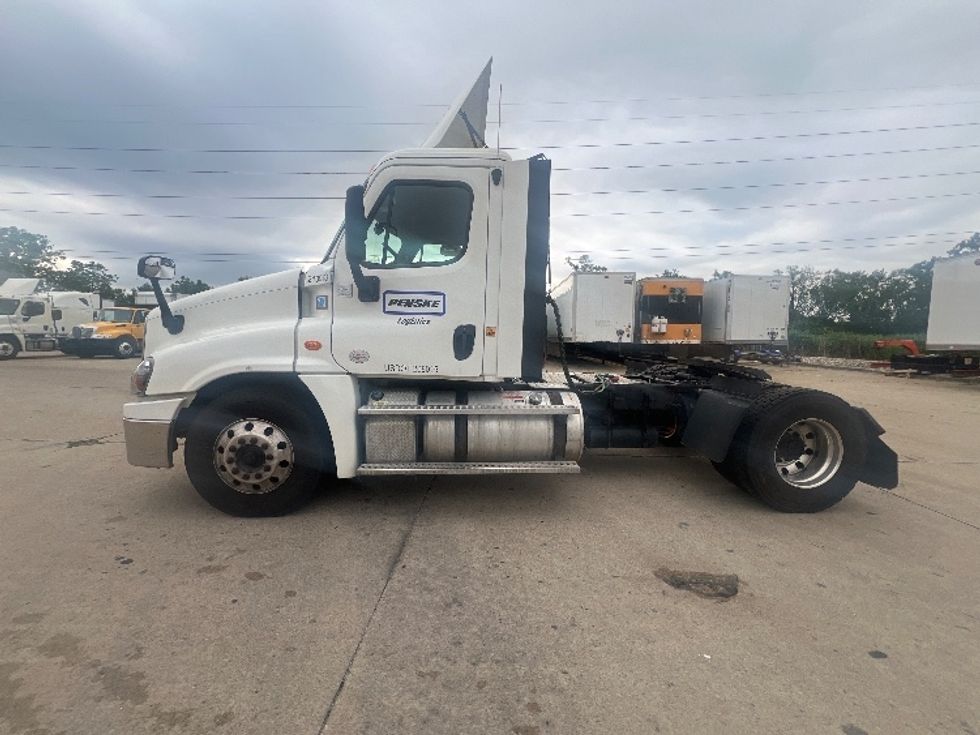 Day Cab Tractor-Heavy Duty Tractors-Freightliner-2019-Cascadia 12542ST-Allen Park-MI-363,975\n\t\tmiles-$ 33,250 - Image 4
