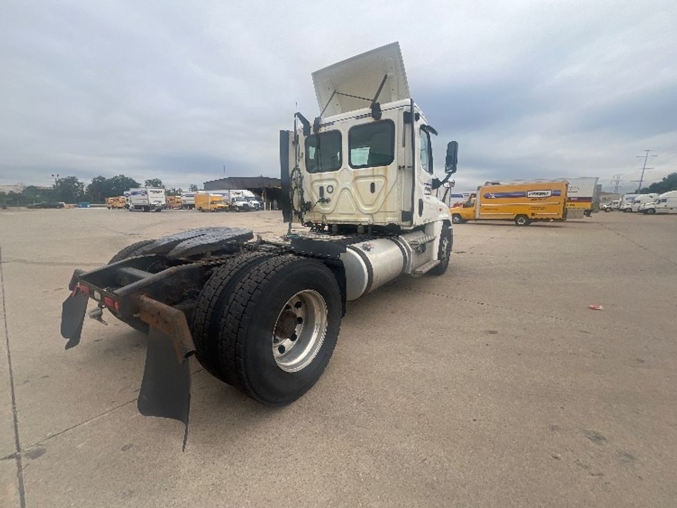 Day Cab Tractor-Heavy Duty Tractors-Freightliner-2019-Cascadia 12542ST-Allen Park-MI-363,975\n\t\tmiles-$ 33,250 - Image 7