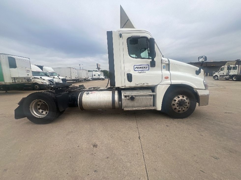 Day Cab Tractor-Heavy Duty Tractors-Freightliner-2019-Cascadia 12542ST-Allen Park-MI-363,975\n\t\tmiles-$ 33,250 - Image 8