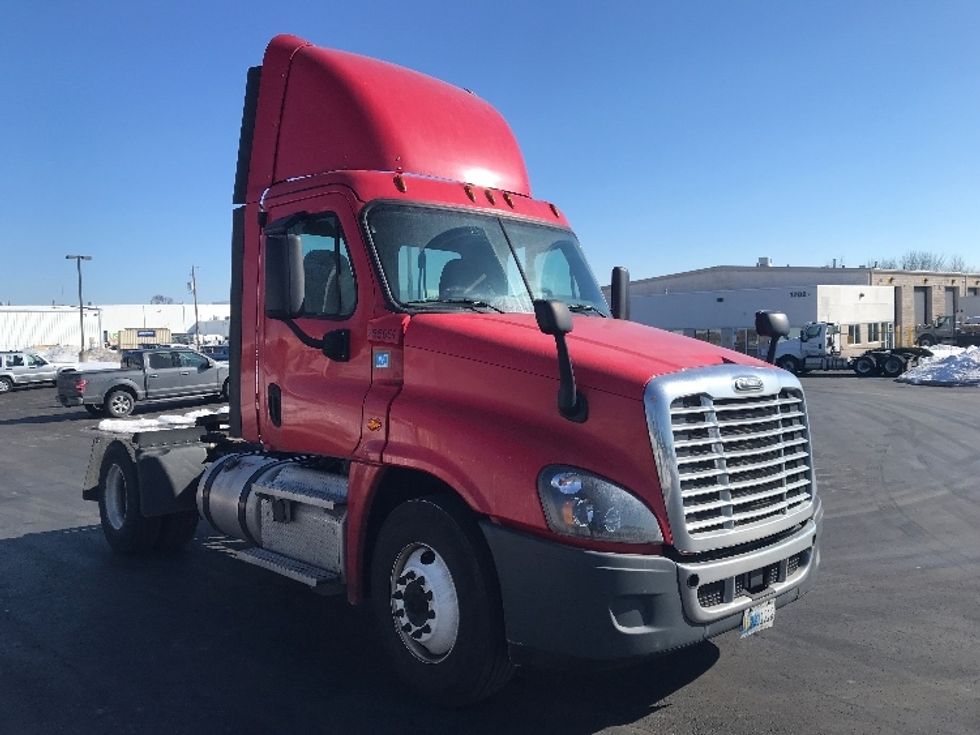 Day Cab Tractor-Heavy Duty Tractors-Freightliner-2019-Cascadia 12542ST-Allentown-PA-342,269\n\t\tmiles-$ 26,000 - Image 1