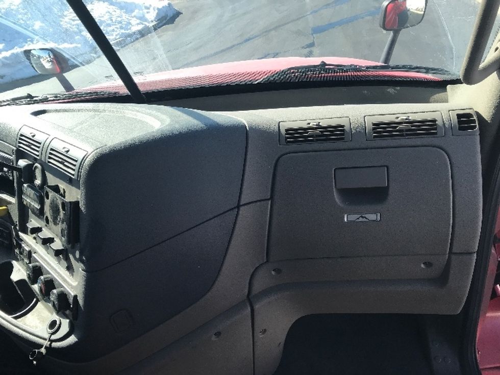 Day Cab Tractor-Heavy Duty Tractors-Freightliner-2019-Cascadia 12542ST-Allentown-PA-342,269\n\t\tmiles-$ 28,250 - Image 13