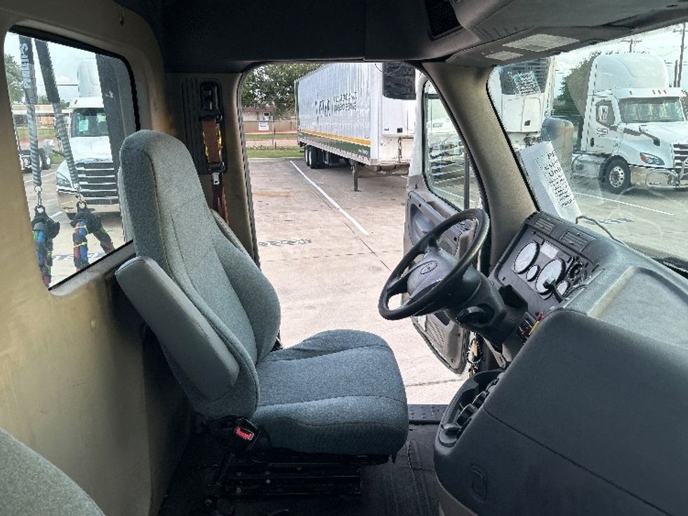 Day Cab Tractor-Heavy Duty Tractors-Freightliner-2019-Cascadia 12542ST-Arlington-TX-124,000\n\t\tmiles-$ 38,000 - Image 14
